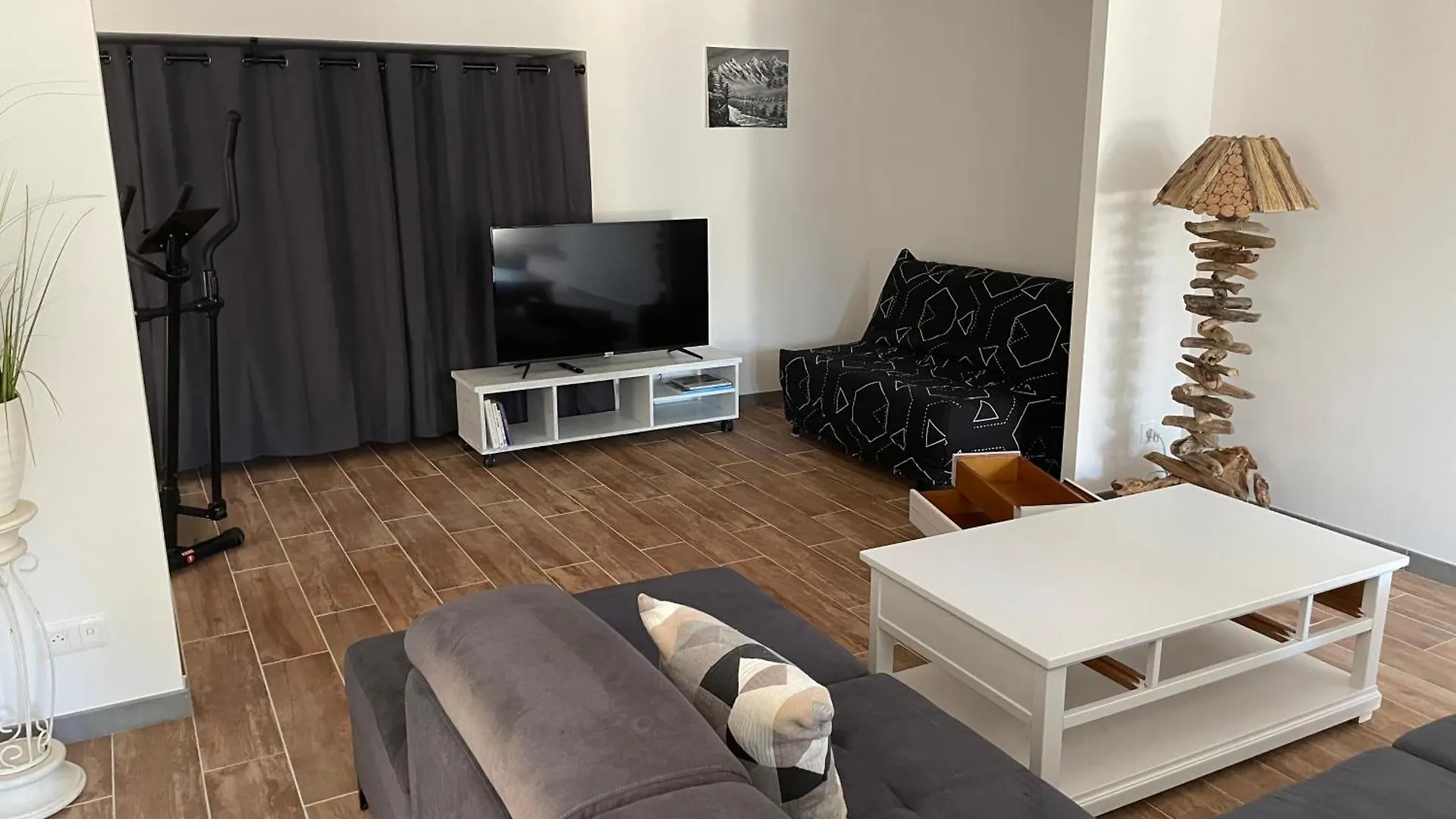 Hébergement de vacances Logement Climatise Ardeche A Bessas 140M2